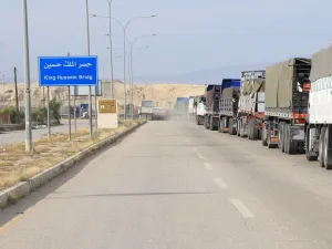 قافلة اردنية تتجه الى فلسطين المحتلة
