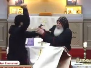 طعن كاهن في كنيسة بسيدني خلال بث مباشر على الهواء 