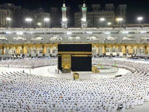 معتمر يلقي نفسه من المسجد الحرام .. فيديو صادم