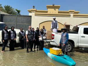 "جمارك دبي" و"دبي الخيرية" توزعان الوجبات والمؤن الغذائية على متضرري المنخفض الجوي