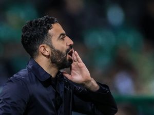 Sporting's Portuguese coach Ruben Amorim shouts from the touchline during the UEFA Europa League last 32 second leg football match between Sporting CP and BSC Young Boys at the Jose Alvalade stadium in Lisbon on February 22, 2024. (Photo by PATRICIA DE MELO MOREIRA / AFP)