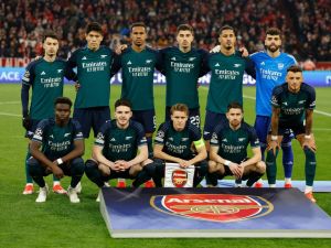 Arsenal players pose for the team photo prior to the UEFA Champions League quarter-final second leg football match between FC Bayern Munich and Arsenal FC in Munich, southern Germany on April 17, 2024. (Photo by Odd ANDERSEN / AFP)