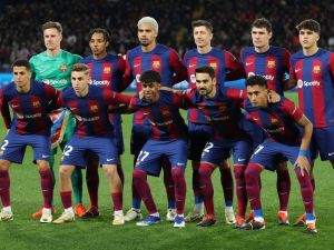 Barcelona players pose for a team photo during the UEFA Champions League last 16 second leg football match between FC Barcelona and SSC Napoli at the Estadi Olimpic Lluis Companys in Barcelona on March 12, 2024. (Photo by LLUIS GENE / AFP)
