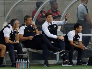 Chelsea's Argentine coach Mauricio Pochettino (R) gestures during a pre-season friendly football match between Chelsea FC and Borussia Dortmund BVB at Soldier Field in Chicago, Illinois, on August 2, 2023. (Photo by KAMIL KRZACZYNSKI / AFP)