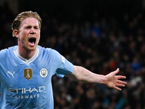 Manchester City's Belgian midfielder #17 Kevin De Bruyne celebrates after scoring his team first and equalising goal during the UEFA Champions League quarter-final second-leg football match between Manchester City and Real Madrid, at the Etihad Stadium, in Manchester, north-west England, on April 17, 2024. (Photo by Paul ELLIS / AFP)