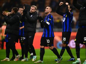 Inter Milan’s forward Lautaro Martinez from Argentina (C) elebrates at the end the Italian Serie A football match Inter Milan vs Udinese on December 9, 2023 at the “San Siro Stadium” in Milan. (Photo by MARCO BERTORELLO / AFP)