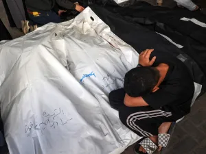 الجيش الإسرائيلي يعطي الأمان للفلسطينيين ثم يقتلهم بعد دقائق بشكل مباشر