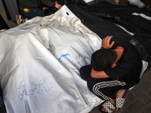 الجيش الإسرائيلي يعطي الأمان للفلسطينيين ثم يقتلهم بعد دقائق بشكل مباشر