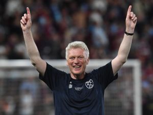 West Ham United's Scottish manager David Moyes celebrates the 1-2 after the UEFA Europa Conference League 2022/23 final match between ACF Fiorentina and West Ham United FC in Prague, Czech Republic on June 7, 2023. (Photo by MICHAL CIZEK / AFP)