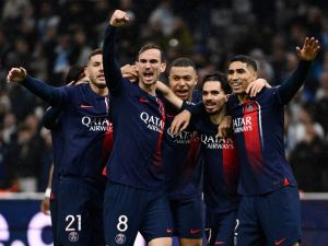 Paris Saint-Germain's Portuguese midfielder #17 Vitinha (2nd R) celebrates with teammates after scoring the opening goal during the French L1 football match between Olympique Marseille (OM) and Paris Saint-Germain (PSG) at Stade Velodrome in Marseille, southeastern France, on March 31, 2024. (Photo by CHRISTOPHE SIMON / AFP)