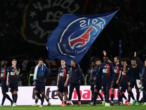 Paris Saint-Germain's players greet supporters at the end of the French Cup (Coupe de France) semi final football match between Paris Saint-Germain (PSG) and Stade Rennais FC at the Parc des Princes stadium in Paris on April 3, 72024. (Photo by Anne-Christine POUJOULAT / AFP)