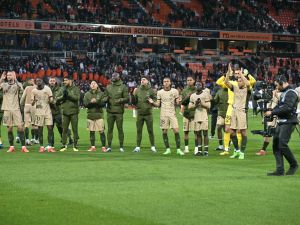 Paris Saint-Germain's players applaud the crowd at the end of the French L1 football match between FC Lorient and Paris Saint-Germain (PSG) at the Stade du Moustoir in Lorient, western France, on April 24, 2024. (Photo by DAMIEN MEYER / AFP)