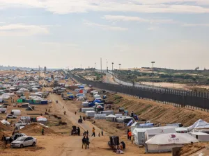 خيم للنازحين الفلسطينيين في منطقة رفح الحدودية مع مصر
