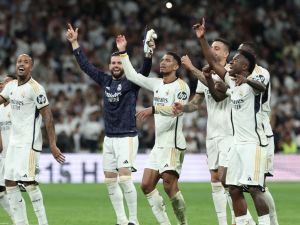 Real Madrid's players celebrate their victory at the end of the Spanish league football match between Real Madrid CF and FC Barcelona at the Santiago Bernabeu stadium in Madrid on April 21, 2024. (Photo by Thomas COEX / AFP)