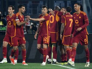 Roma's Argentine forward #21 Paulo Dybala celebrates with Roma's Belgian midfielder #90 Romelu Lukaku after scoring during the UEFA Europa League football match between AS Roma and AC Milan at the Olympic stadium, in Rome on April 18, 2024. (Photo by Filippo MONTEFORTE / AFP)