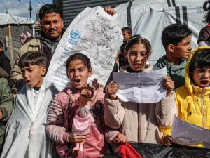 نازحون فلسطينيون داخل قطاع غزة
