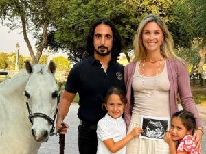 الشيخ راشد بن أحمد آل مكتوم مع عائلته  الشيخ راشد بن أحمد آل مكتوم مع عائلته