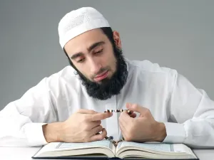 تفسير حلم قراءة المعوذات لفك السحر للعزباء وللمتزوجة بالتفصيل