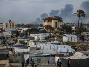 فلسطينيون