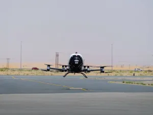 طائرة بدون طيار مع راكب
