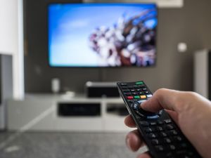 كيف تحول هاتفك الذكي إلى ريموت لـ التلفزيون؟