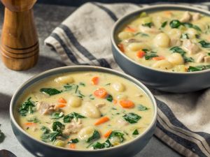شوربة نيوكي بالدجاج الكريمي 
