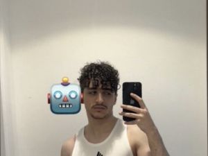 شاب يسيء للذات الإلهية شاب يسيء للذات الإلهية