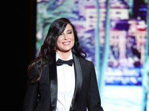 نادين لبكي تلفت الأنظار باعتمادها توكسيدو رجالي كلاسيكي في مهرجان كان 2024