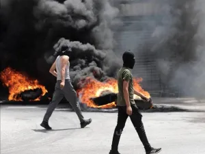 صورة أرشيفية من تصدي الشبان في جنين لاقتحام إسرائيلي سابق