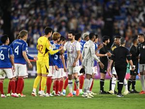 Yokohama (L) shake hands with Al Ain (R) at the end of the AFC Champions League final first leg football match between UAE's Al Ain and Japan's Yokohama F. Marinos at Nissan Stadium in Yokohama, Kanagawa prefecture, south of Tokyo, on May 11, 2024. (Photo by Philip FONG / AFP)