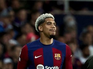 Barcelona's Uruguayan defender #04 Ronald Araujo leaves the pitch after receiving a red card during the UEFA Champions League quarter-final second leg football match between FC Barcelona and Paris SG at the Estadi Olimpic Lluis Companys in Barcelona on April 16, 2024. (Photo by FRANCK FIFE / AFP)