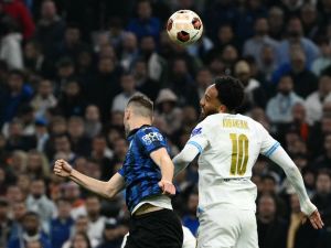 Marseille's French-Gabonese forward #10 Pierre-Emerick Aubameyang (R) and Atalanta's Dutch midfielder #07 Teun Koopmeiners (L) fight for the ball during the UEFA Europa League semi-final first leg football match between Olympique de Marseille (OM) and Atalanta at the Stade Velodrome in Marseille, southern France, on May 2, 2024. (Photo by CHRISTOPHE SIMON / AFP)