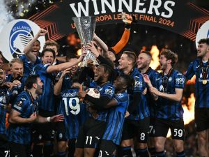Atalanta's players celebrate with the trophy after the UEFA Europa League final football match between Atalanta and Bayer Leverkusen at the Dublin Arena stadium, in Dublin, on May 22, 2024. Atalanta won the game 3-0. (Photo by Paul ELLIS / AFP)