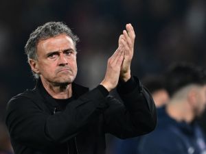 Paris Saint-Germain's Spanish headcoach Luis Enrique applauds the fans at the end of the UEFA Champions League semi-final second leg football match between Paris Saint-Germain (PSG) and Borussia Dortmund, at the Parc des Princes stadium in Paris on May 7, 2024. (Photo by MIGUEL MEDINA / AFP)