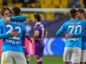 Napoli's players celebrate after winning the Italian Super Cup semi final football match between Napoli and Fiorentina at Al-Awwal Park Stadium in Riyadh, on January 18, 2024. (Photo by Fayez NURELDINE / AFP)