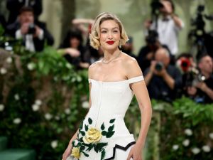 جيجي حديد تجسد الربيع في  حفل Met Gala لعام 2024