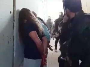  لحظة أسر مجندات من جيش الإحتلال، في قاعدة عسكرية بغلاف قطاع غزة