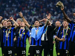 Inter Milan's Argentine forward #10 Lautaro Martinez (C) celebrates with teammates during the trophy ceremony for the Italian Champions following the Italian Serie A football match between Inter Milan and Lazio in Milan, on May 19, 2024. Inter celebrates his 20th Scudetto. (Photo by Marco BERTORELLO / AFP)