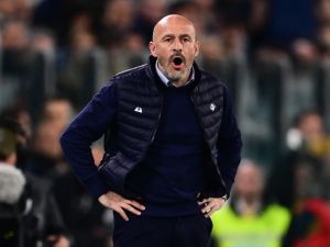 Fiorentina's Italian coach Vincenzo Italiano reacts during the Italian Serie A football match between Juventus and Fiorentina, at The Allianz Stadium, in Turin on April 7, 2024. (Photo by Marco BERTORELLO / AFP)