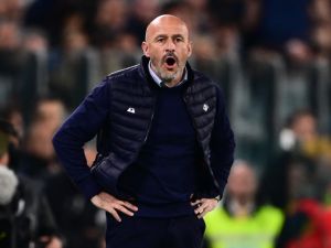 Fiorentina's Italian coach Vincenzo Italiano reacts during the Italian Serie A football match between Juventus and Fiorentina, at The Allianz Stadium, in Turin on April 7, 2024. (Photo by Marco BERTORELLO / AFP)