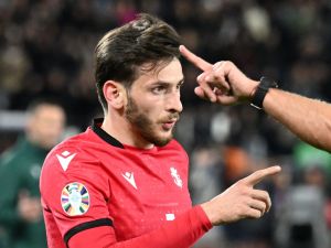 Georgia's midfielder #07 Khvicha Kvaratskhelia gestures to a referee during the UEFA EURO 2024 qualifying play-off final football match between Georgia and Greece in Tbilisi on March 26, 2024. (Photo by Vano SHLAMOV / AFP)