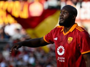 Roma's Belgian midfielder #90 Romelu Lukaku gestures during the Italian Serie A football match between AS Roma and Lazio on April 6, 2024 at the Olympic stadium in Rome. (Photo by Alberto PIZZOLI / AFP)
