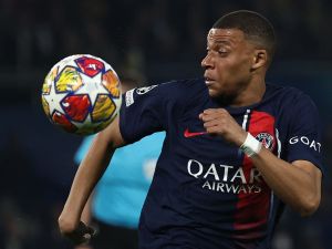 Paris Saint-Germain's French forward #07 Kylian Mbappe controls the ball during the UEFA Champions League semi-final second leg football match between Paris Saint-Germain (PSG) and Borussia Dortmund, at the Parc des Princes stadium in Paris on May 7, 2024. (Photo by Anne-Christine POUJOULAT / AFP)