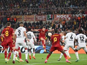 AS Roma's Italian forward Andrea Belotti (C) controls the ball during the UEFA Europa League semi-final first leg football match between AS Roma and Bayer Leverkusen at the Olympic Stadium in Rome on May 11, 2023. (Photo by Alberto PIZZOLI / AFP)