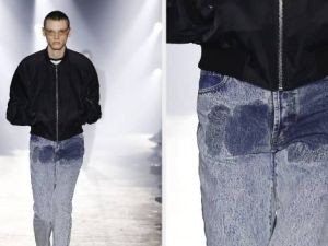 الجينز مُلطخ بالبول الجينز مُلطخ بالبول