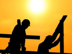 تطبيق قانون حظر العمل تحت أشعة الشمس