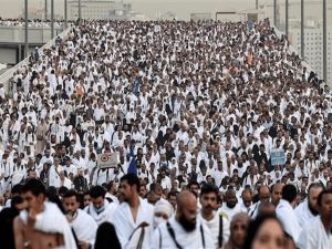حكم تلبية الدعوة للعائد من الحج