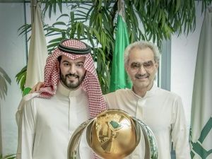 صورة بين الأمير وابن نافل تثير الجدل حول الهلال