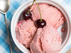 طريقة عمل آيس كريم كرز
