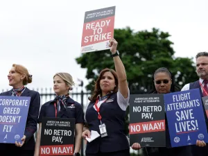American Airlines imposes 17% raise to flight attendants wages in fear of strikes
